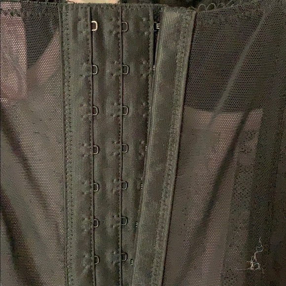 Bustier - Picture 5 of 5